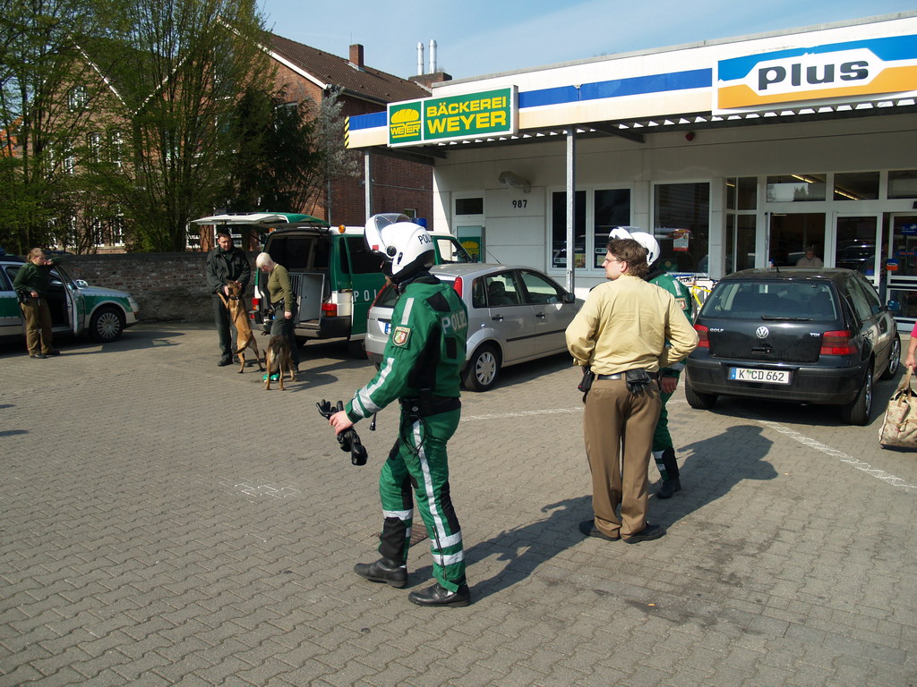 Messerstecherei Koeln Duennwald Berlinerstr P56.JPG